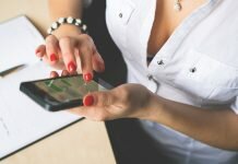 Si te manda un mensaje con estas tres palabras, ella te miente (lo dice la CIENCIA)