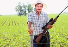 Amenazó con un arma a los aplicadores para que dejen de fumigar
