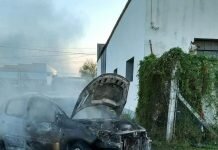 Incendio de un auto en calle Moreno