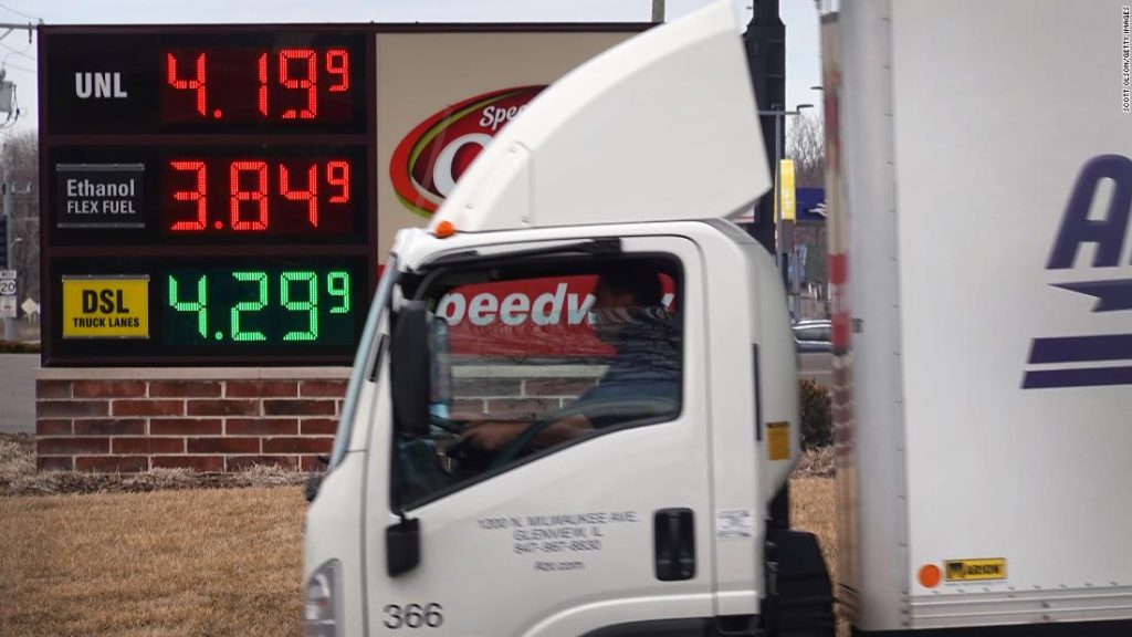La gasolina alcanza los $4 el galón por primera vez desde 2008
