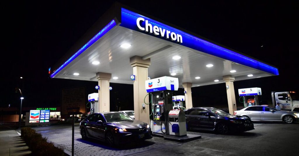 Los precios de la gasolina en los Estados Unidos están subiendo por encima de los 4 dólares el galón