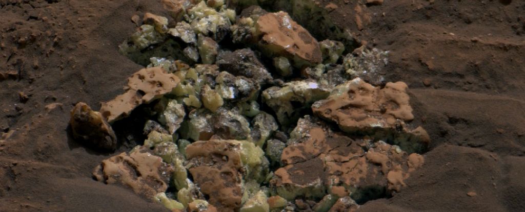 El rover Curiosity rompe una roca en Marte y encuentra una gran sorpresa: ScienceAlert